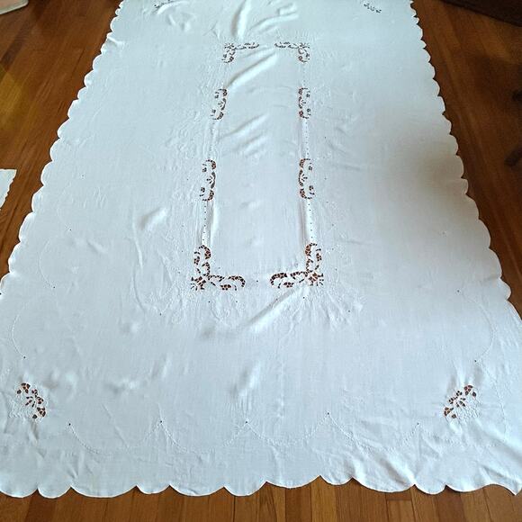 Vintage White Cutwork 97” x 62” Tablecloth Set w/ 6 Embroidered Napkins - Picture 2 of 16